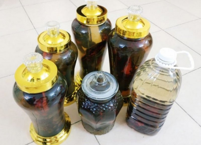 Cách ngâm rượu nấm ngọc cẩu nguyên cây cực đơn giản.