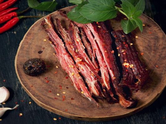 Thịt trâu gác bếp chuẩn vị.
