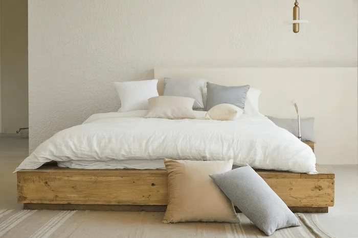 How Many Pillows on a Queen Bed?